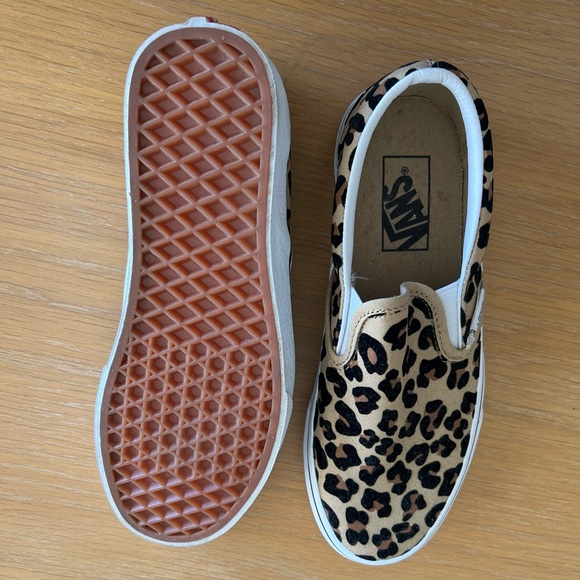 Never worn no tags no box - Picture 3 of 3